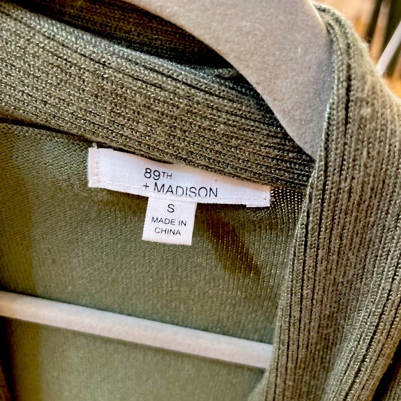 Women’s Green Sweater Size Small - Picture 2 of 5